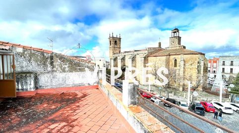 Casa con encanto y vistas inmejorables en el corazón de Arroyo de la Luz!