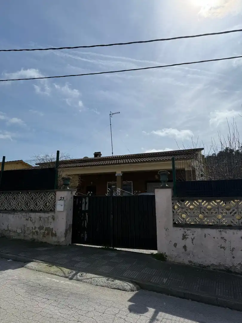 Detached house with garden for sale in Aiguaviva Parc
