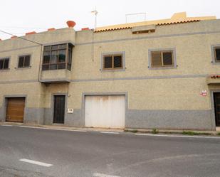 Vista exterior de Casa o xalet en venda en Firgas amb Terrassa i Balcó