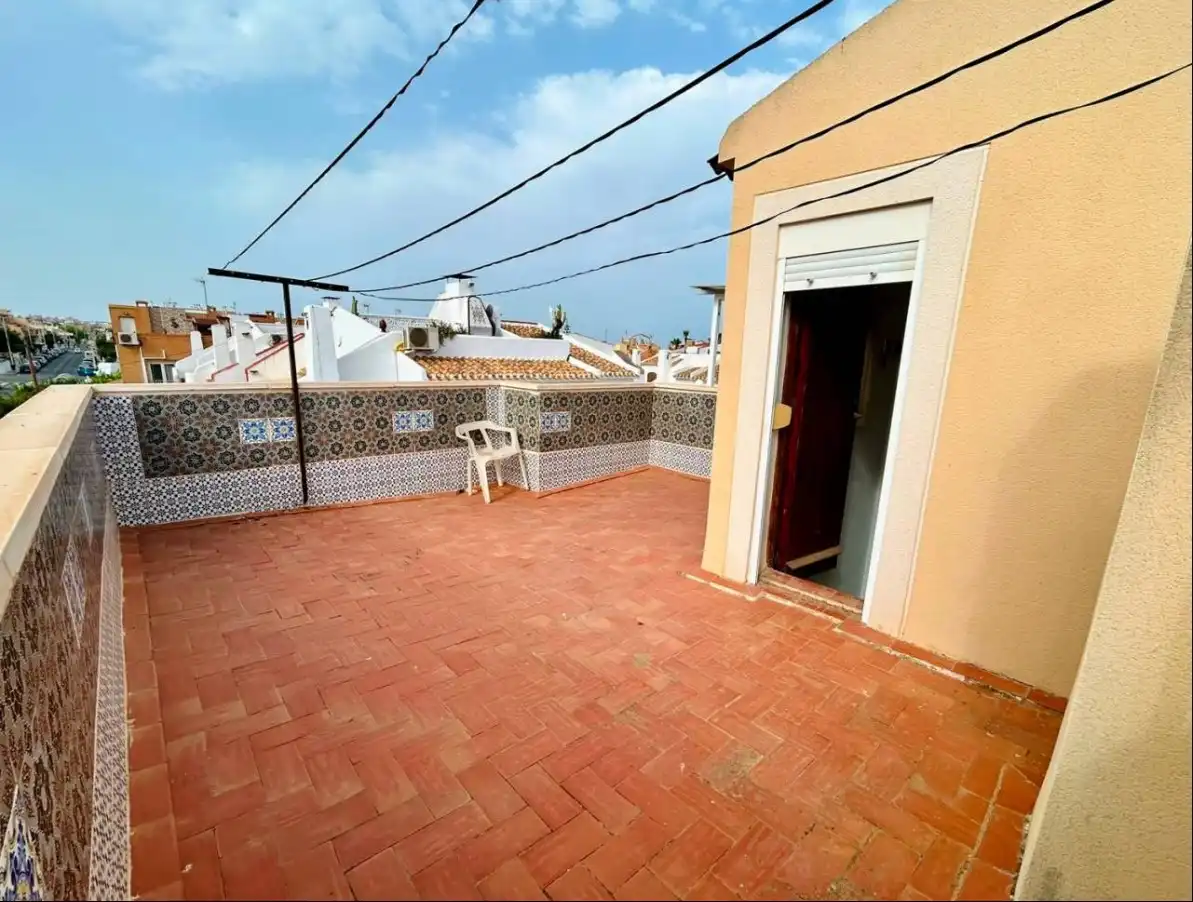 Vista exterior de Dúplex en venta en Torrevieja con Terraza y Amueblado