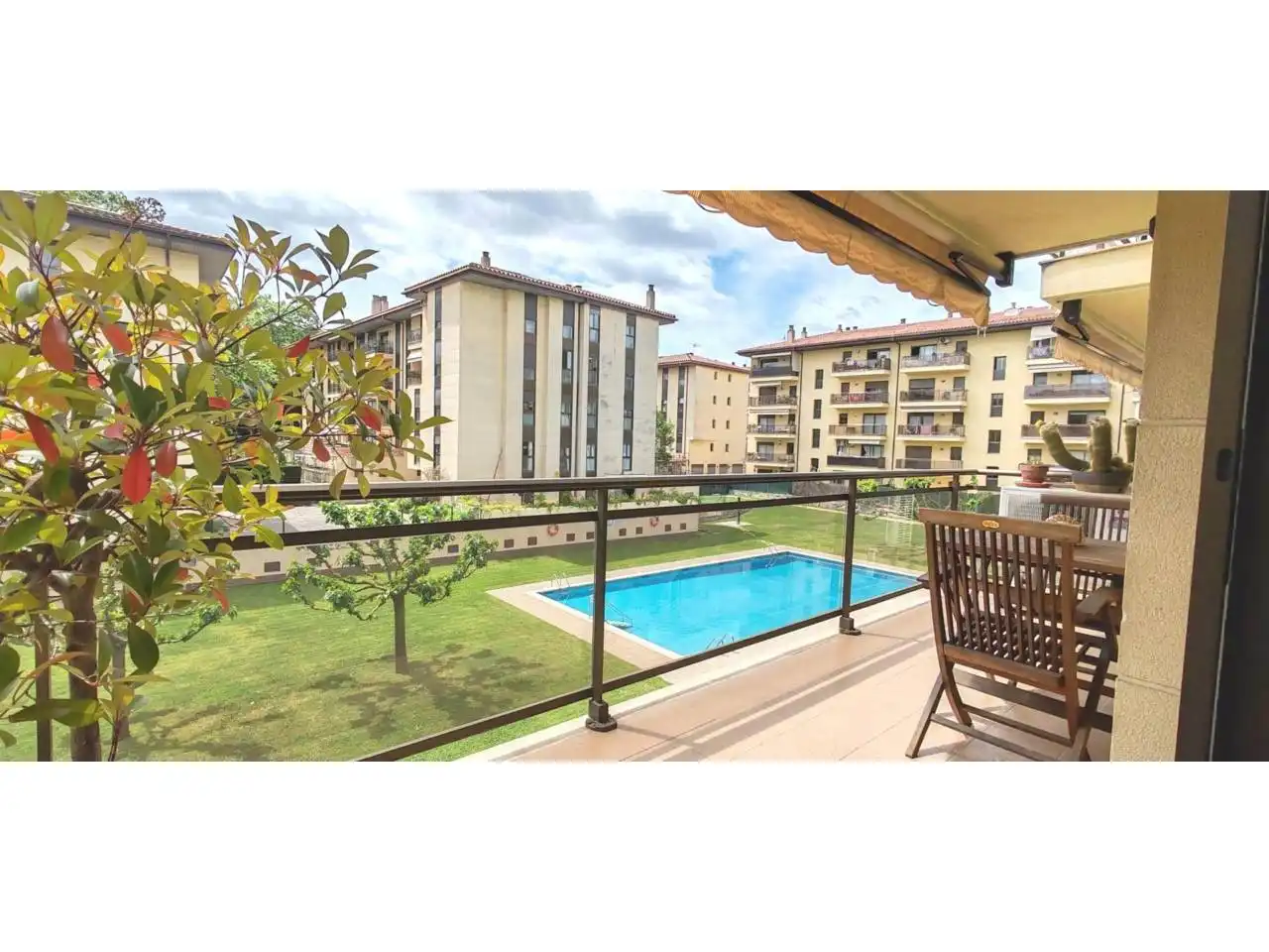 Schwimmbecken von Wohnung zum Verkauf in Girona mit Klimaanlage, Heizung und Terrasse