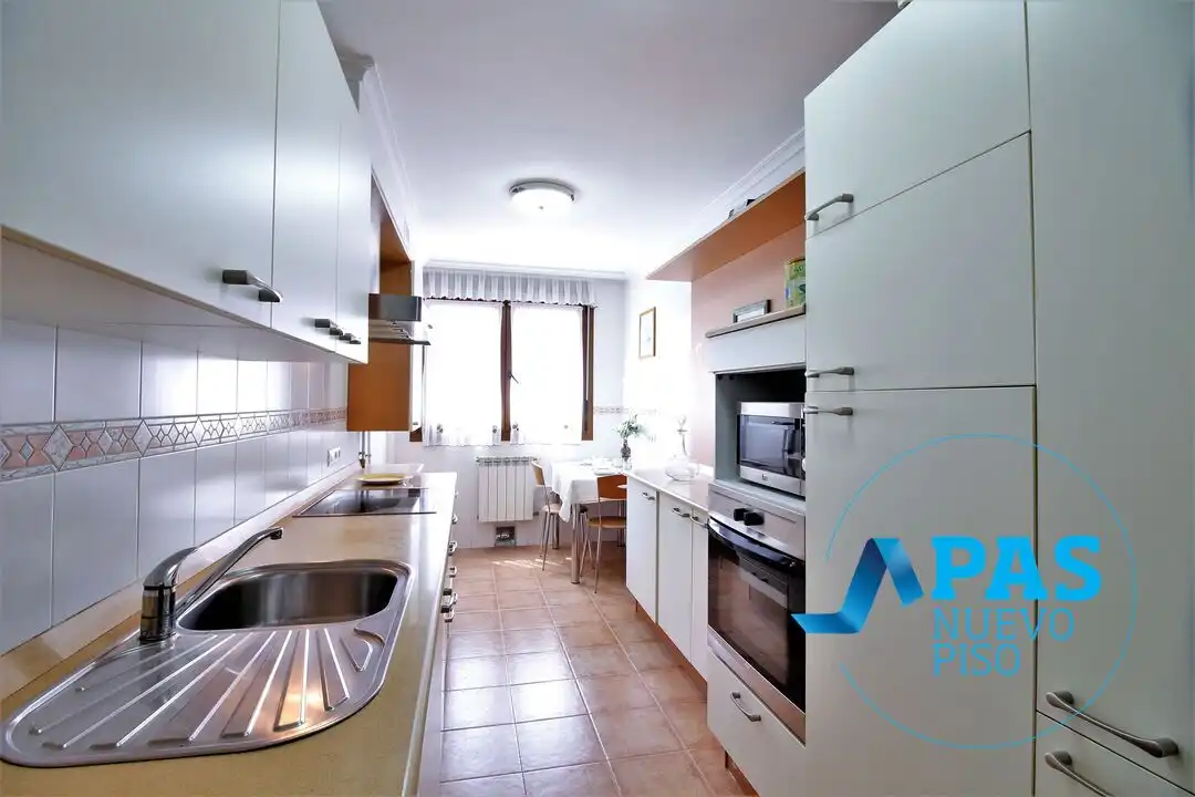 Küche von Wohnung zum Verkauf in Santander mit Heizung und Abstellraum