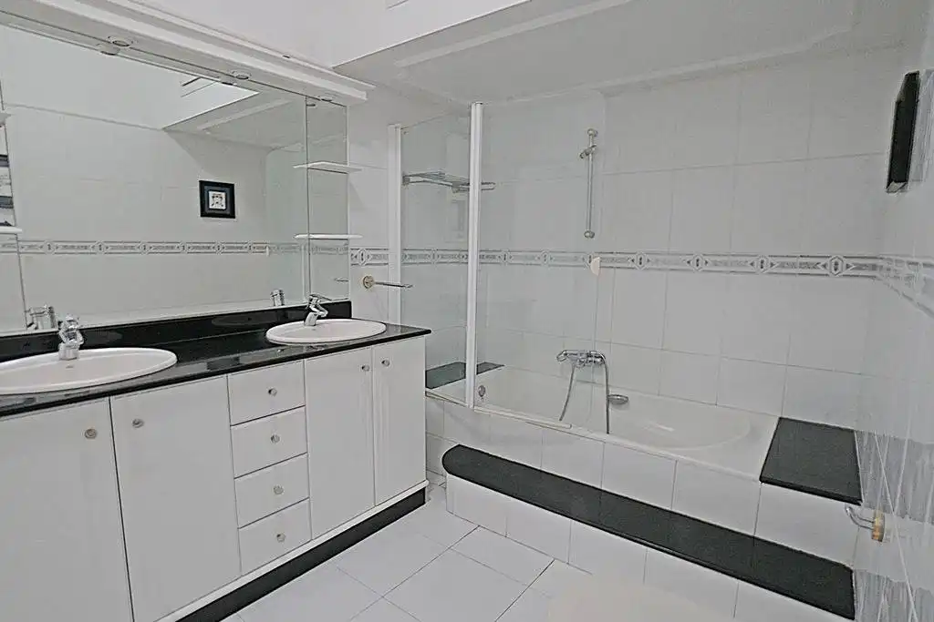 Baño de Piso de alquiler en Las Palmas de Gran Canaria con Aire acondicionado, Amueblado y Balcón