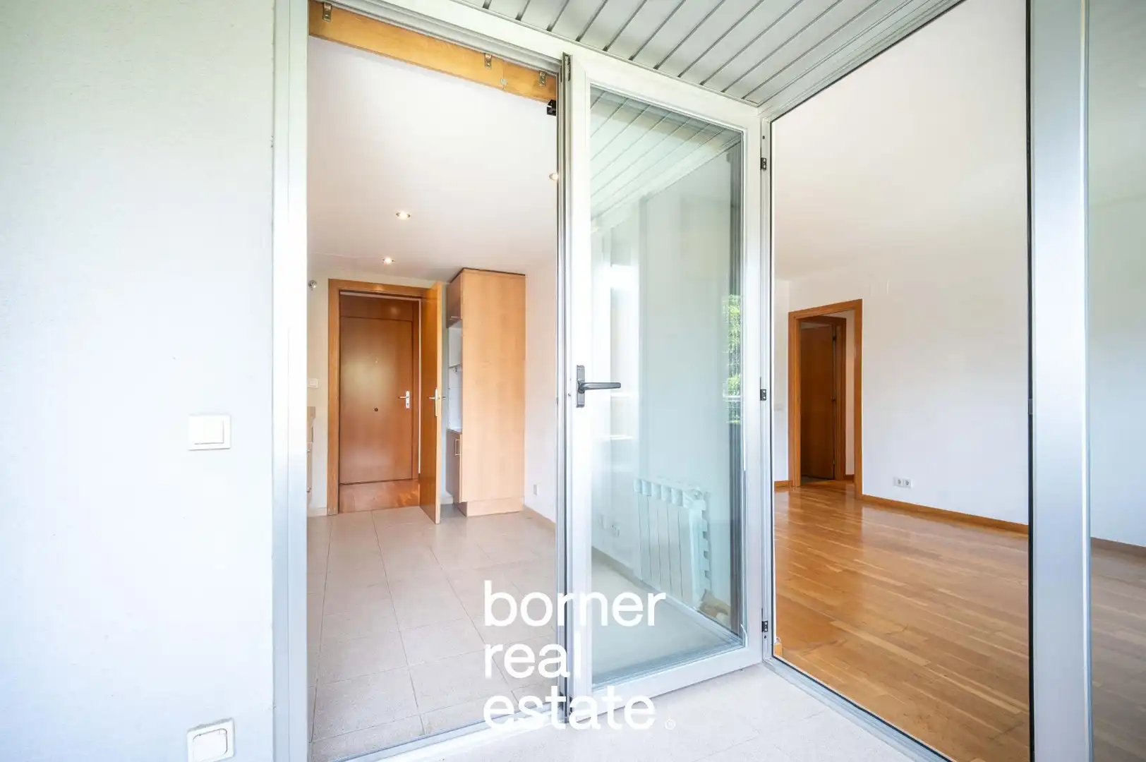 Vista exterior de Piso en venta en Sant Cugat del Vallès con Aire acondicionado, Calefacción y Jardín privado