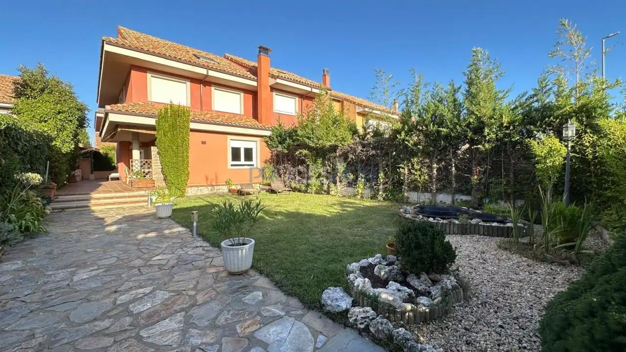 Reihenhaus mit Pool zum Verkauf in Rengalengo, imagen 2