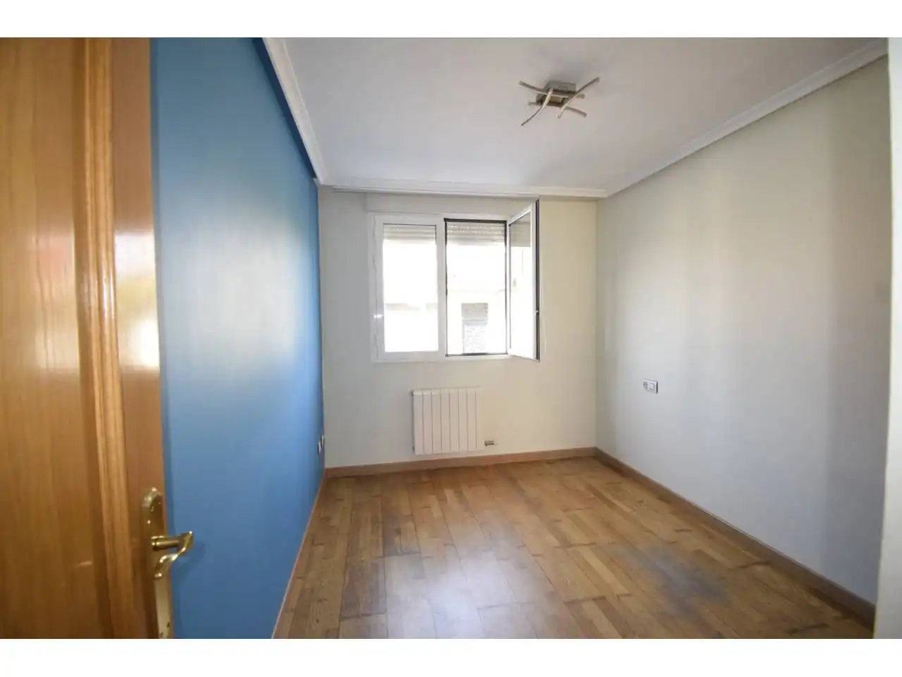 Habitación de Piso en venta en San Andrés del Rabanedo con Calefacción, Parquet y Terraza
