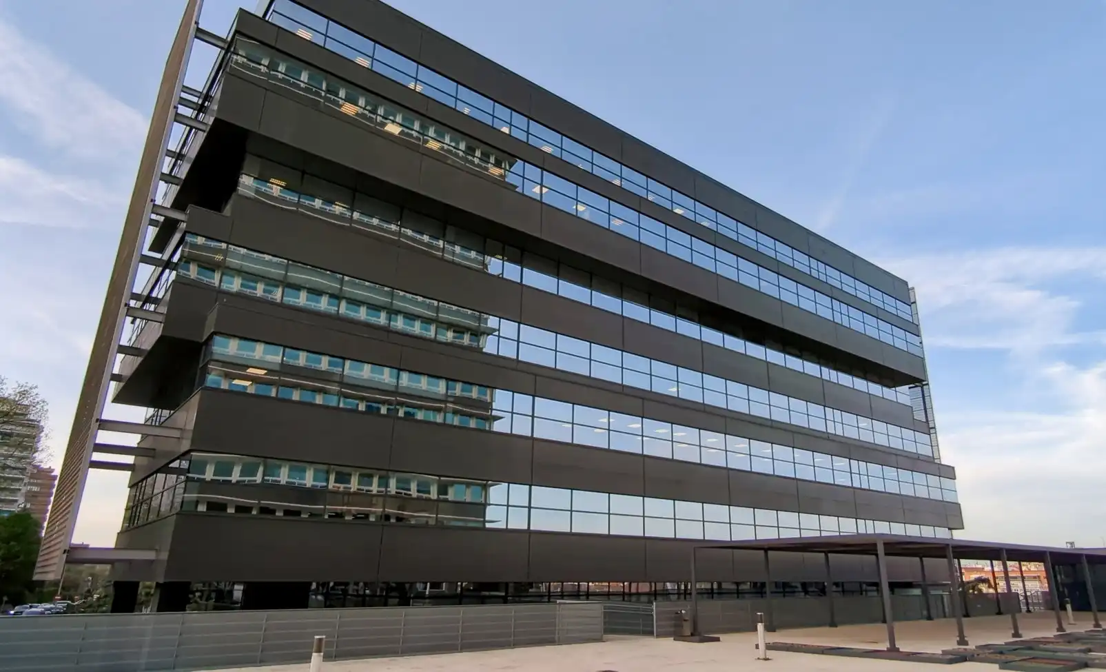 Vista exterior de Oficina de lloguer en Madrid amb Aire condicionat, Calefacció i Moblat