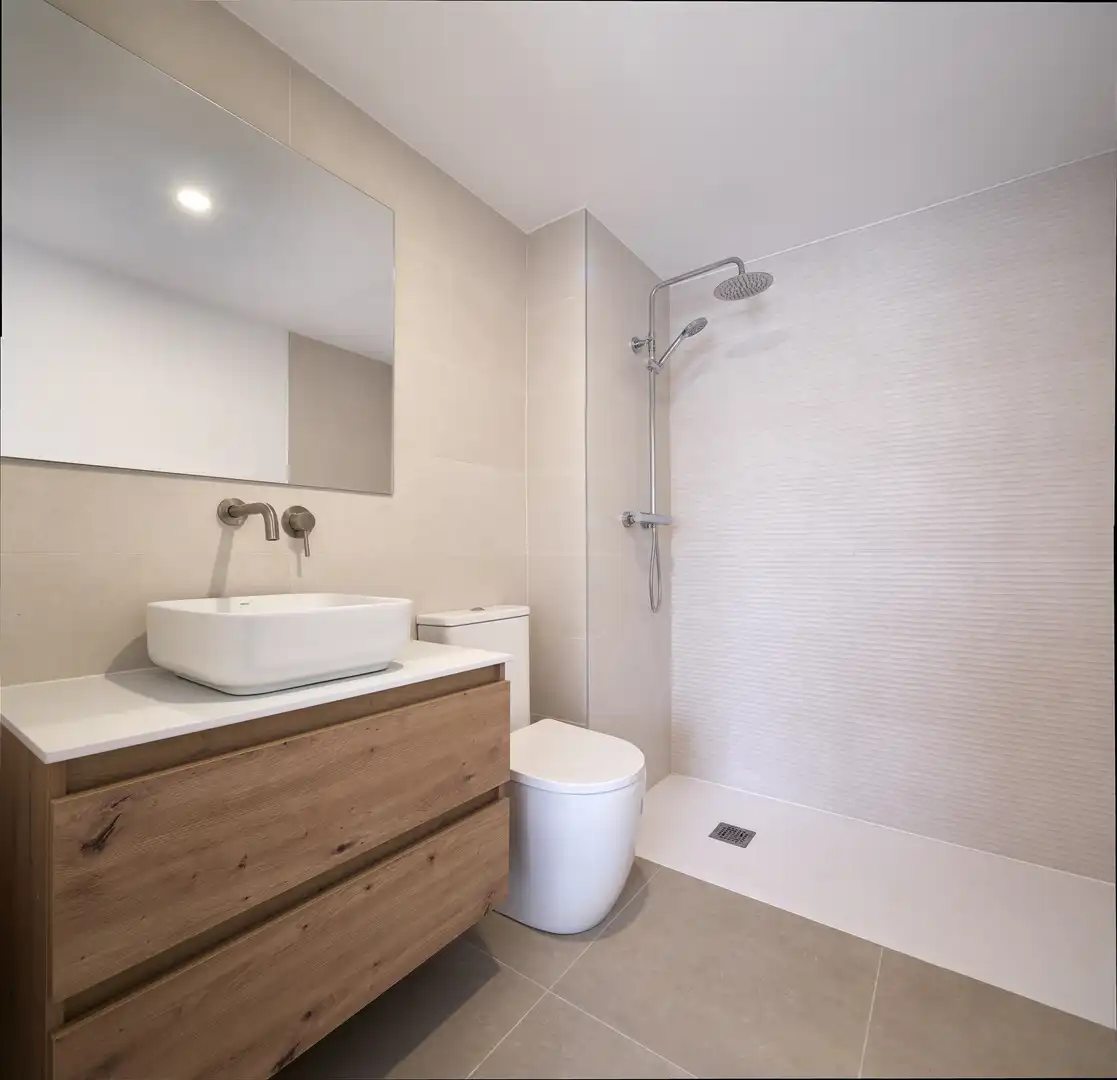 Piso de obra nueva con terraza en venta en Carrer dels Ferrocarrils Catalans 12, imagen 27
