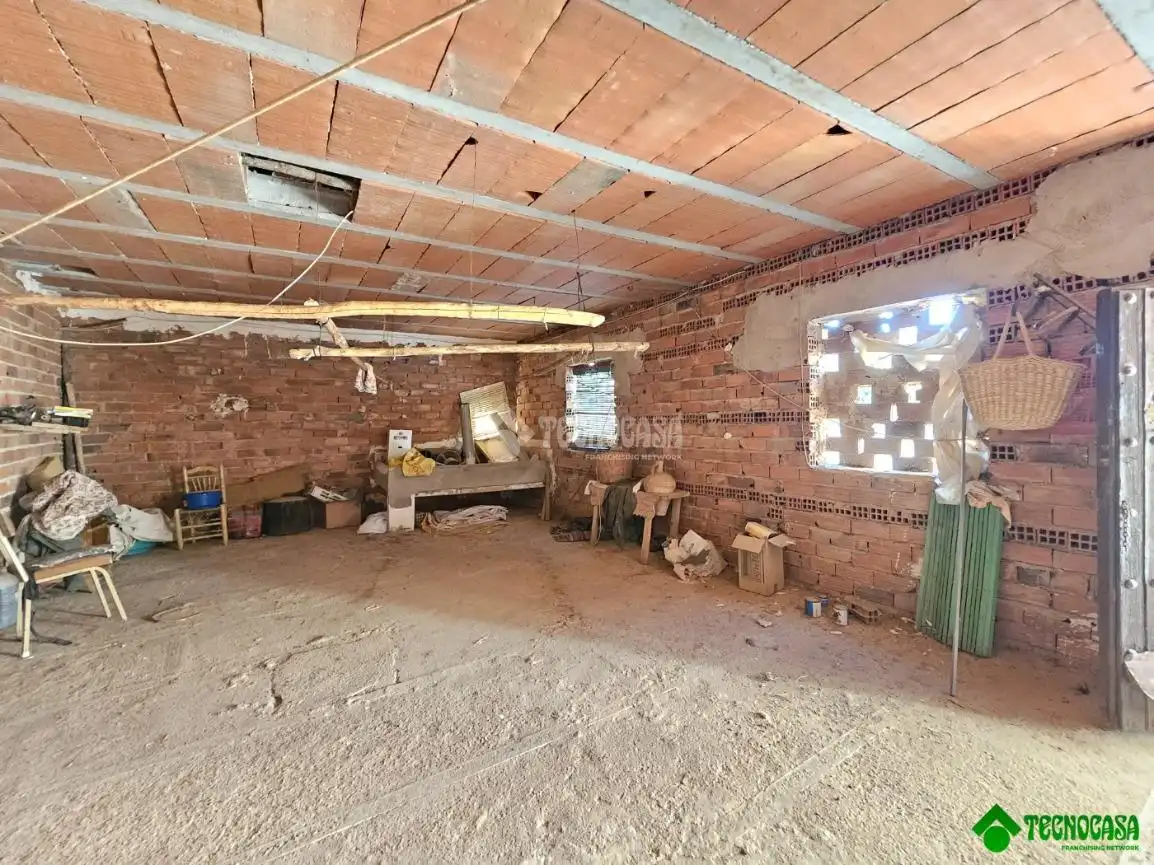 Casa adosada en venda en Balazote