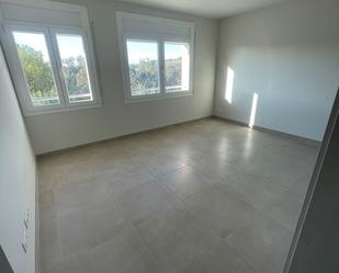 Living room of Flat to rent in Pacs del Penedès  with Air Conditioner, Parquet flooring and Oven