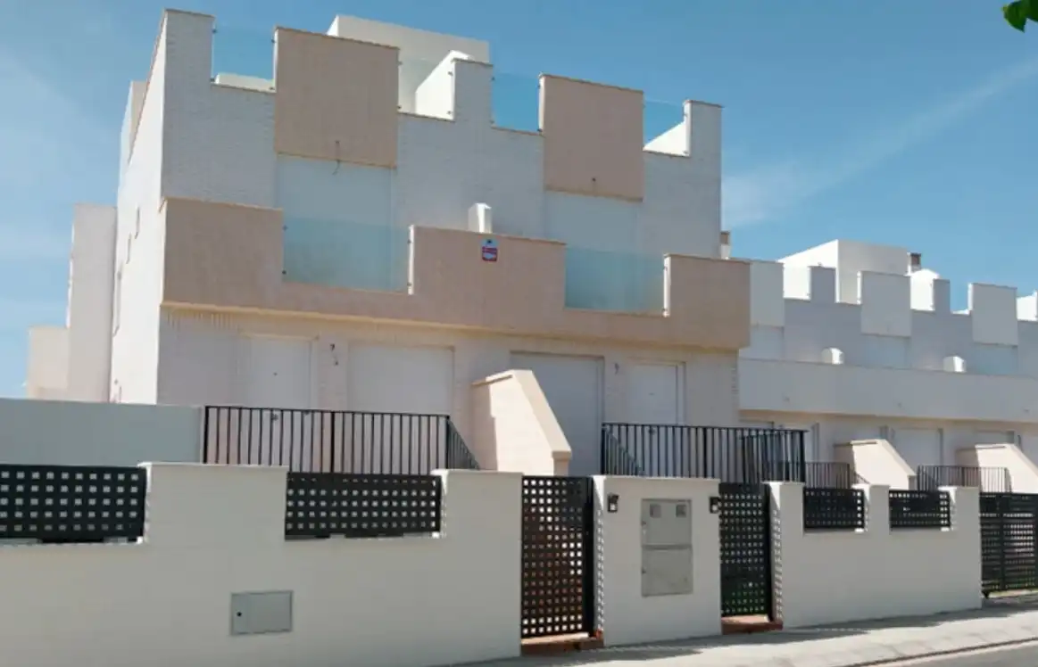 Reihenhaus mit Balkon zum Verkauf in Playa - Ben Afeli