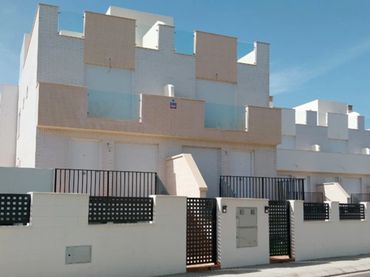 Maison mitoyenne avec balcon à vendre à Playa - Ben Afeli