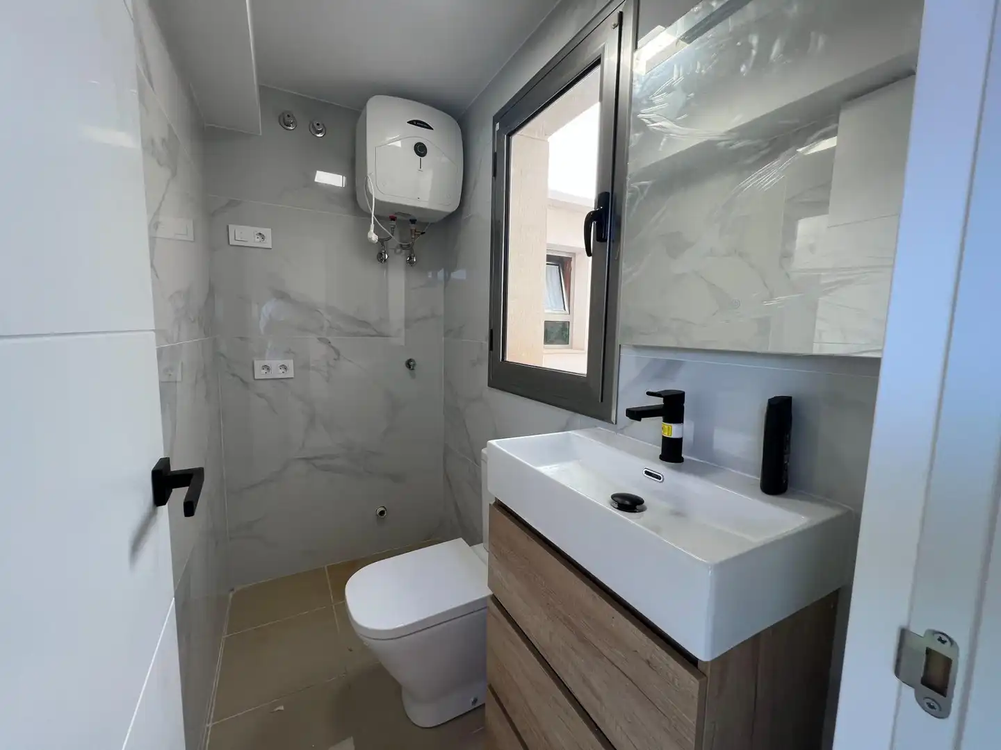 Badezimmer von Wohnungen zum Verkauf in Mogán mit Klimaanlage, Privatgarten und Terrasse