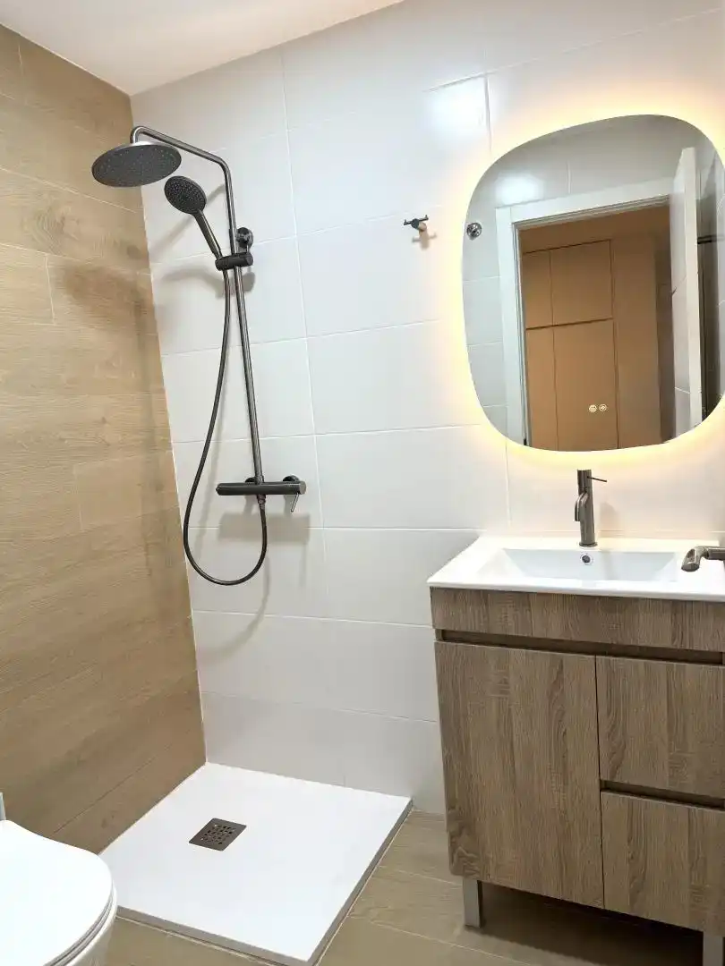 Badezimmer von Wohnung zur Miete in Cartagena mit Klimaanlage, Parkett und Abstellraum