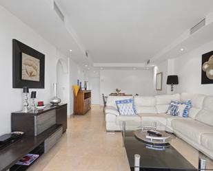 Sala d'estar de Apartament en venda en Marbella amb Traster, Moblat i Piscina comunitària
