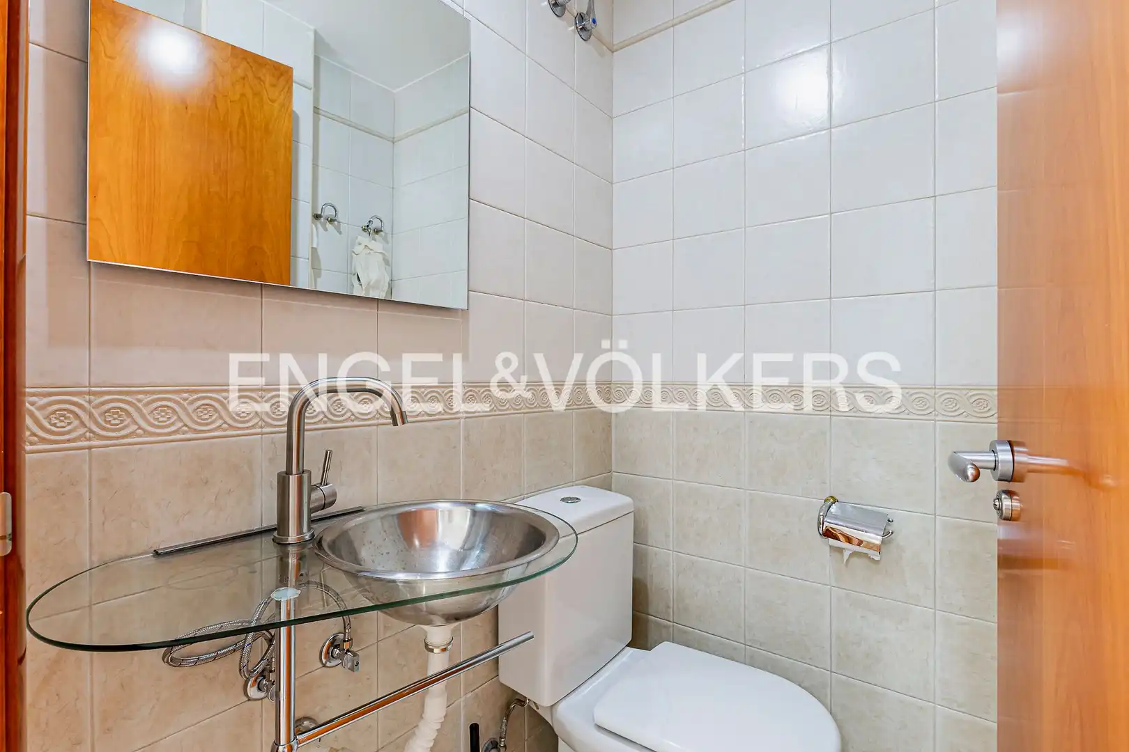 Badezimmer von Einfamilien-Reihenhaus zum Verkauf in Barcelona mit Heizung