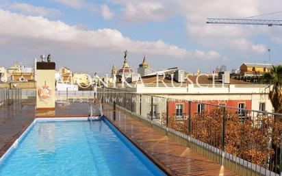 Swimming pool of Flat for sale in  Barcelona Capital  with Air Conditioner, Heating and Parquet flooring