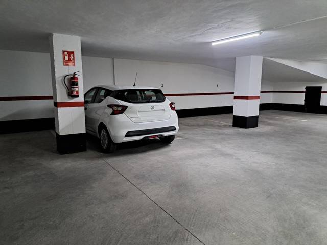 Garaje en Venta en Calle del Pintor Cabrera en Ensanche - Diputación