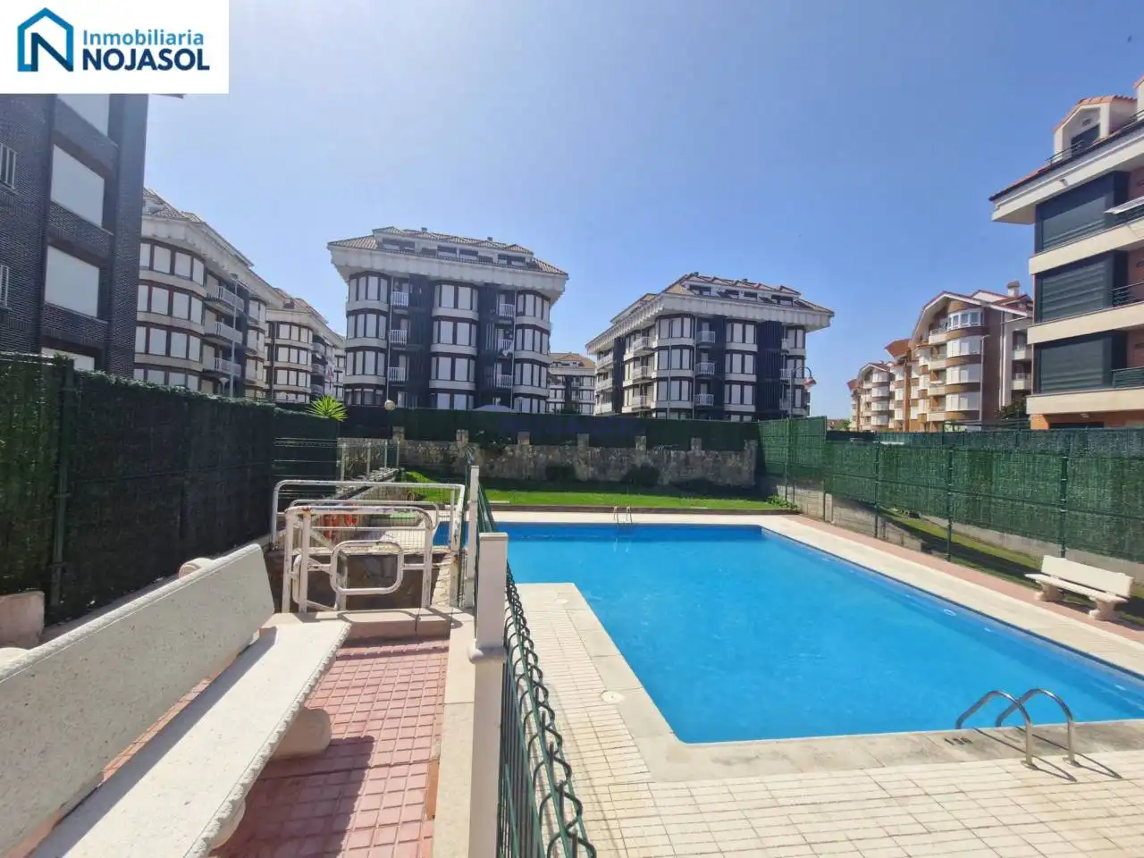 Piscina de Apartamento en venta en Noja con Calefacción, Terraza y Balcón