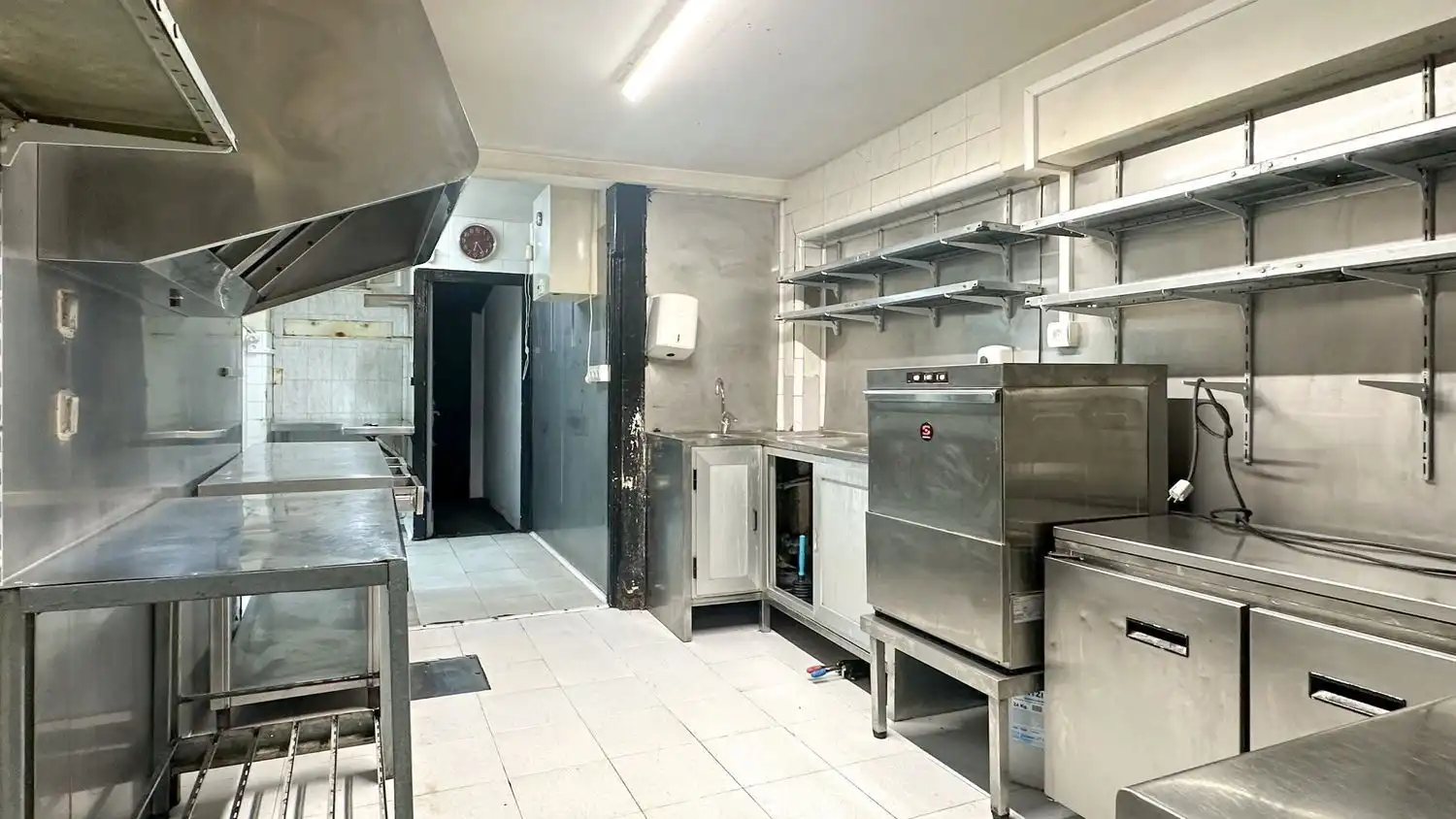 Kitchen of Commercial properties for sale in Deba  with Air Conditioner