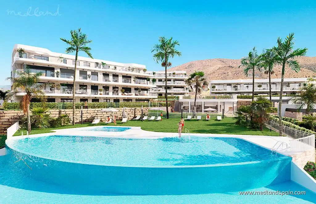 Appartement compact avec piscine à vendre à Golf Bahía
