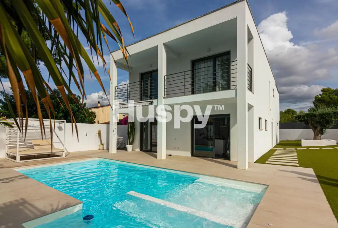 Casa aparellada amb terrassa en venda a Avinguda de Benitachell