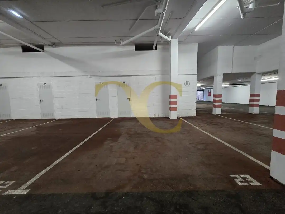 Parkplatz von Dachboden zum Verkauf in Llanes mit Heizung, Privatgarten und Terrasse
