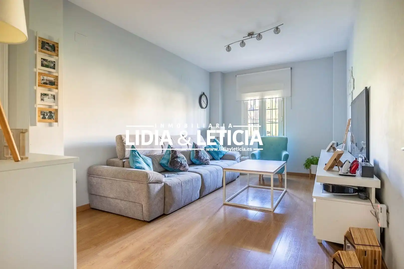 Vista exterior de Piso en venta en Alcalá de Guadaira con Aire acondicionado, Calefacción y Parquet