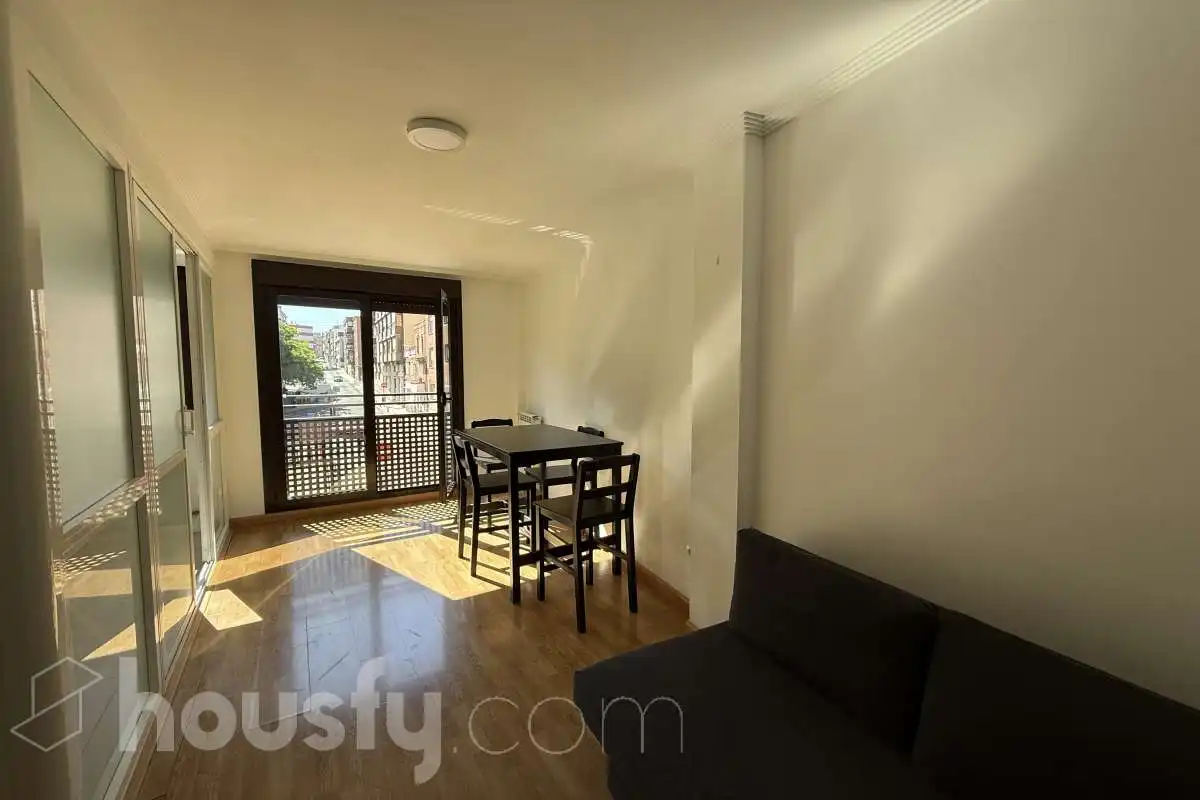 Vista exterior de Piso de alquiler en Madrid con Calefacción, Parquet y Terraza