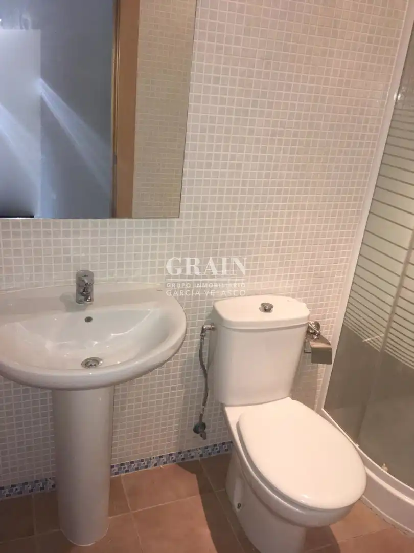 Baño de Piso en venta en Albacete con Calefacción y Balcón