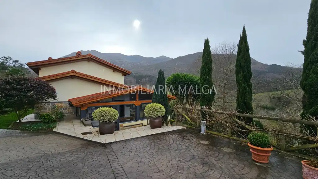 Vista exterior de Casa o chalet en venta en Colunga con Calefacción, Jardín privado y Parquet