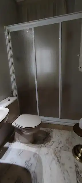 Bany de Casa o xalet en venda en Linares amb Aire condicionat, Calefacció i Jardí privat