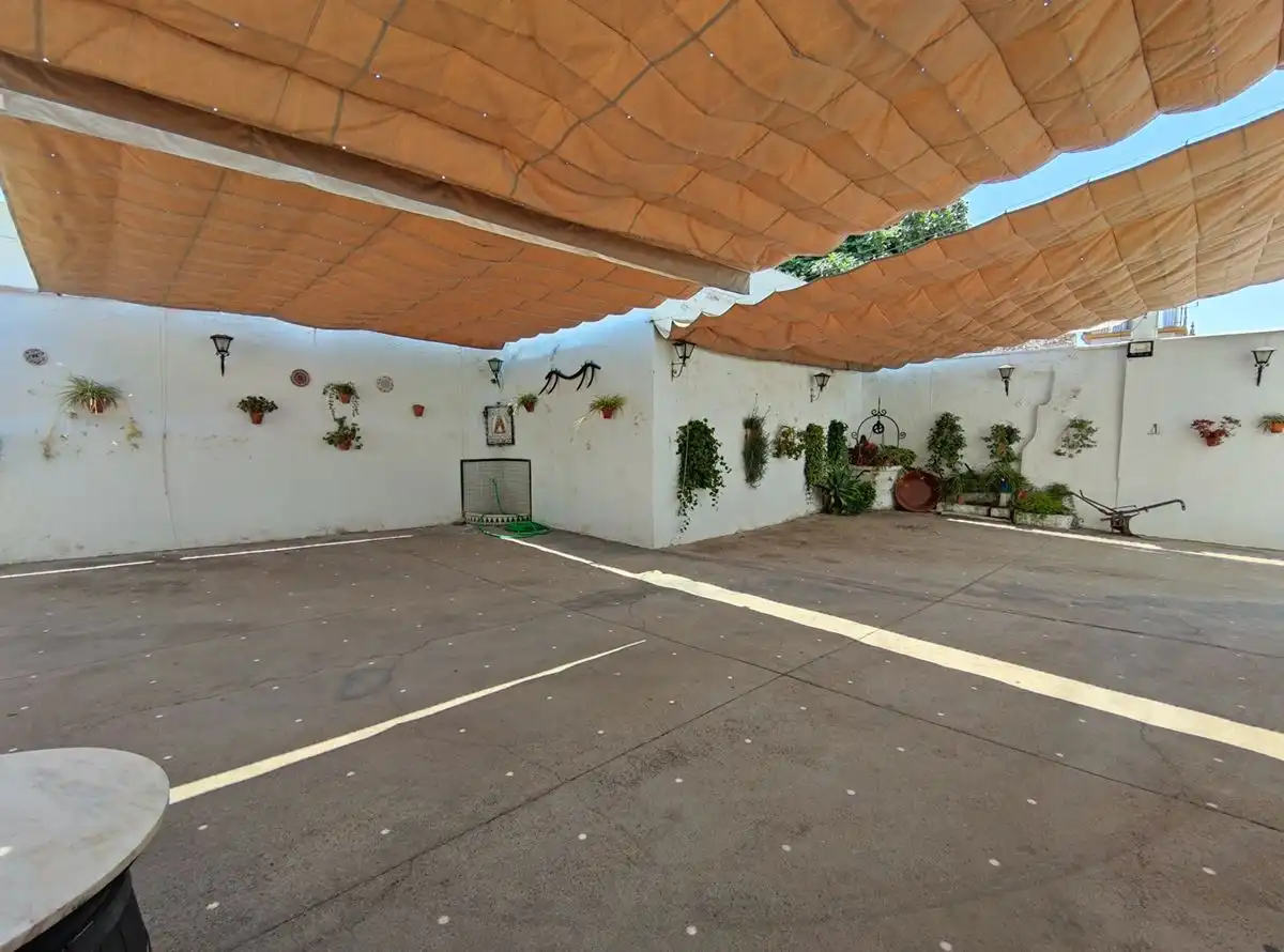 Parking of Commercial properties for rent in Palomares del Río  with Air Conditioner