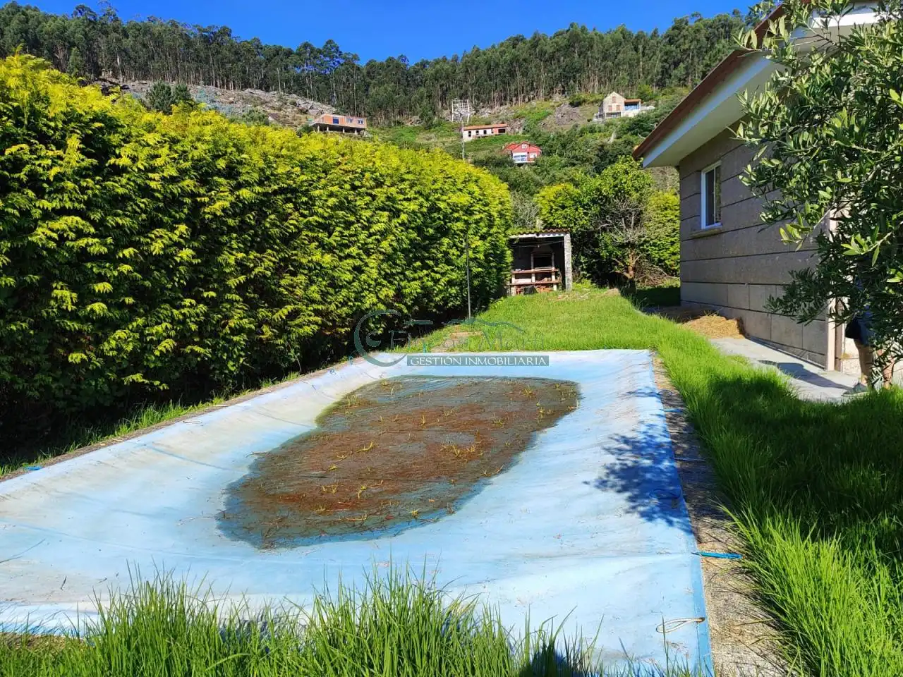 Vista exterior de Casa o xalet en venda en Cangas  amb Calefacció, Jardí privat i Terrassa