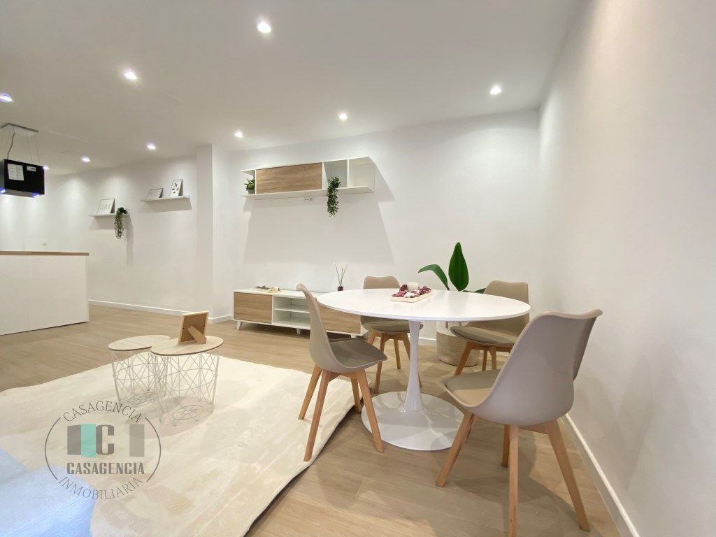 Comedor de Piso en venta en Castellón de la Plana / Castelló de la Plana con Balcón