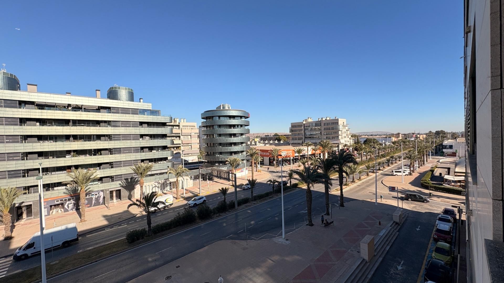 Vista exterior de Pis en venda en Elche / Elx amb Calefacció, Terrassa i Balcó