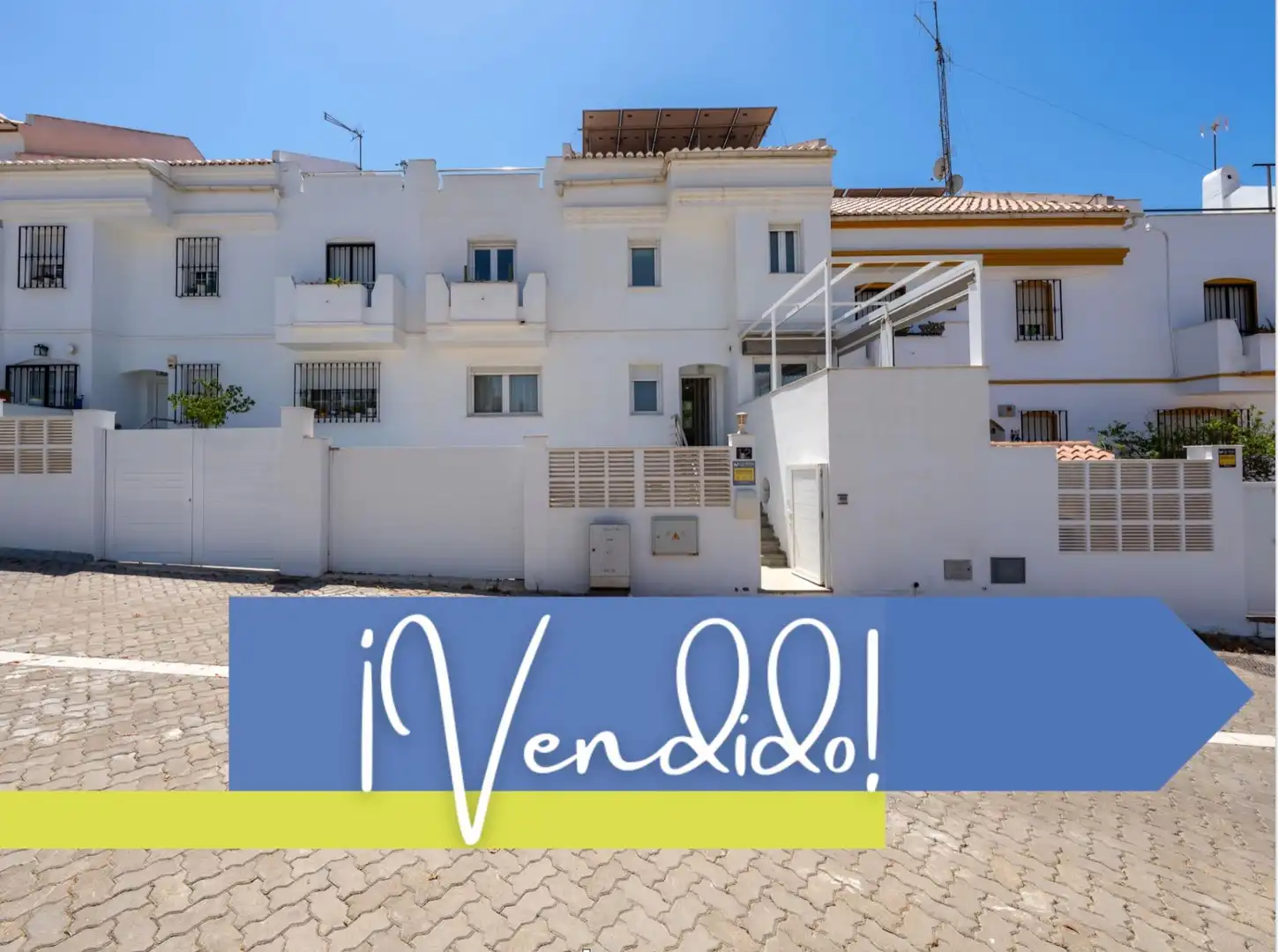 Casa a schiera con terrazza in vendita a Calle de la Costa Brava