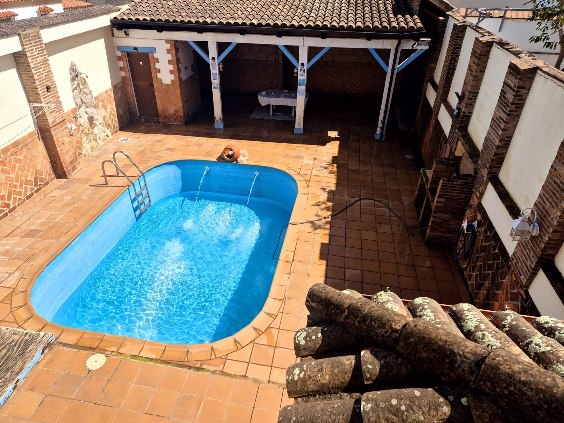 Swimming pool of House or chalet for sale in Algeciras  with Air Conditioner, Heating and Terrace