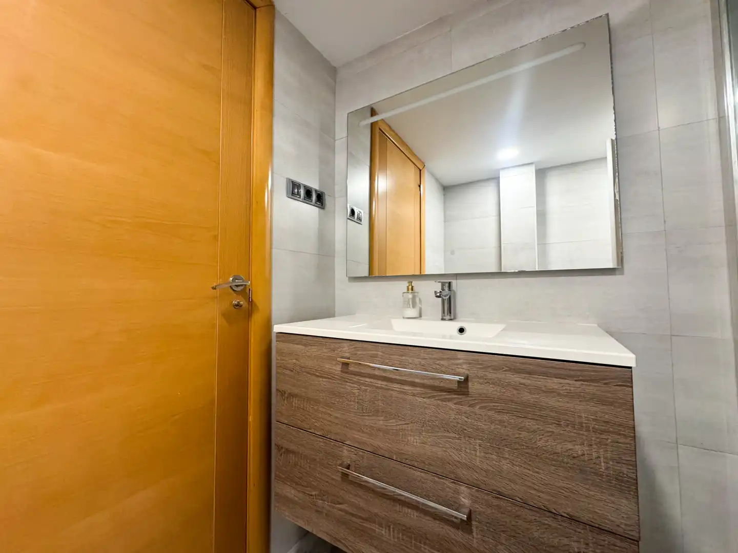 Bathroom of Flat for sale in Sentmenat  with Air Conditioner, Heating and Oven