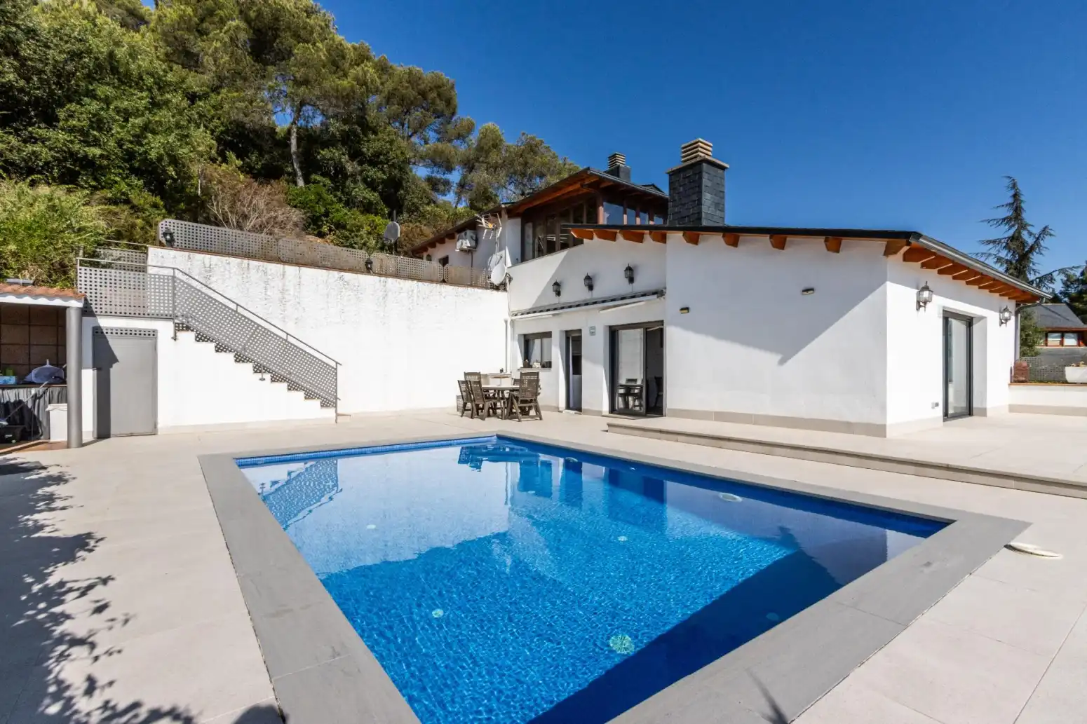 Piscina de Casa o xalet en venda en Matadepera amb Aire condicionat, Calefacció i Parquet
