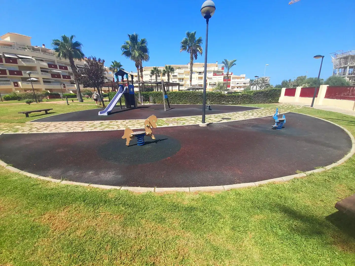 Parkplatz von Wohnungen zur Miete in Dénia mit Klimaanlage, Heizung und Privatgarten