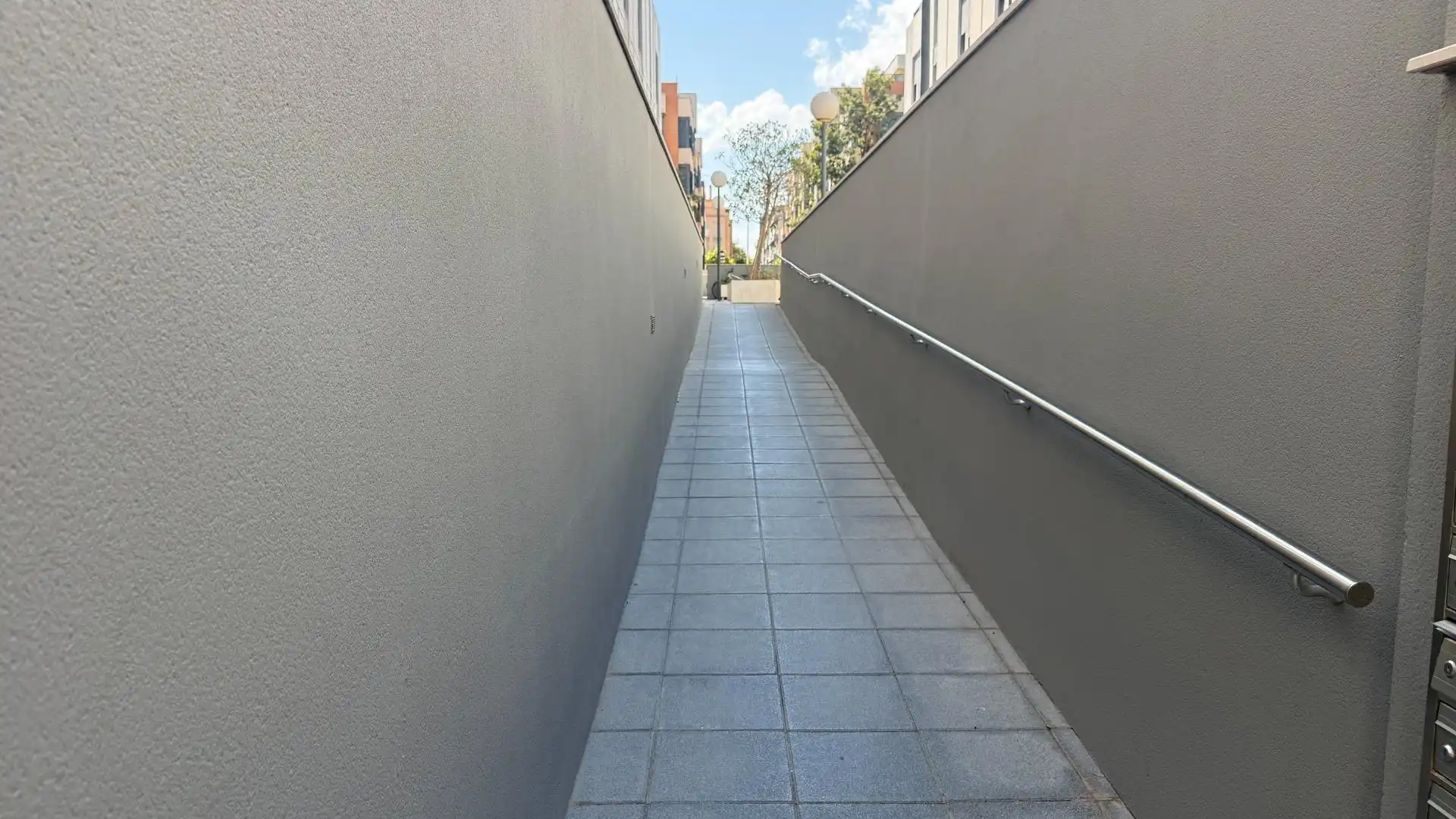 Vista exterior de Planta baja en venta en Paiporta con Aire acondicionado, Calefacción y Terraza