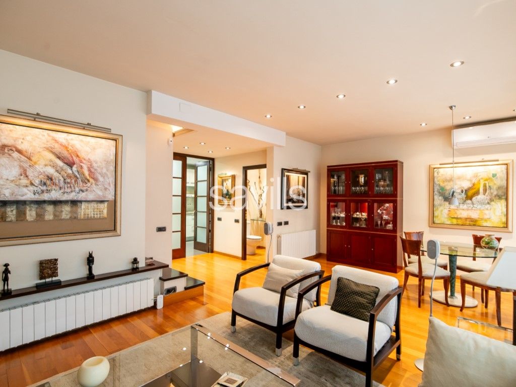 Sala d'estar de Casa o xalet en venda en  Barcelona Capital amb Aire condicionat, Terrassa i Balcó