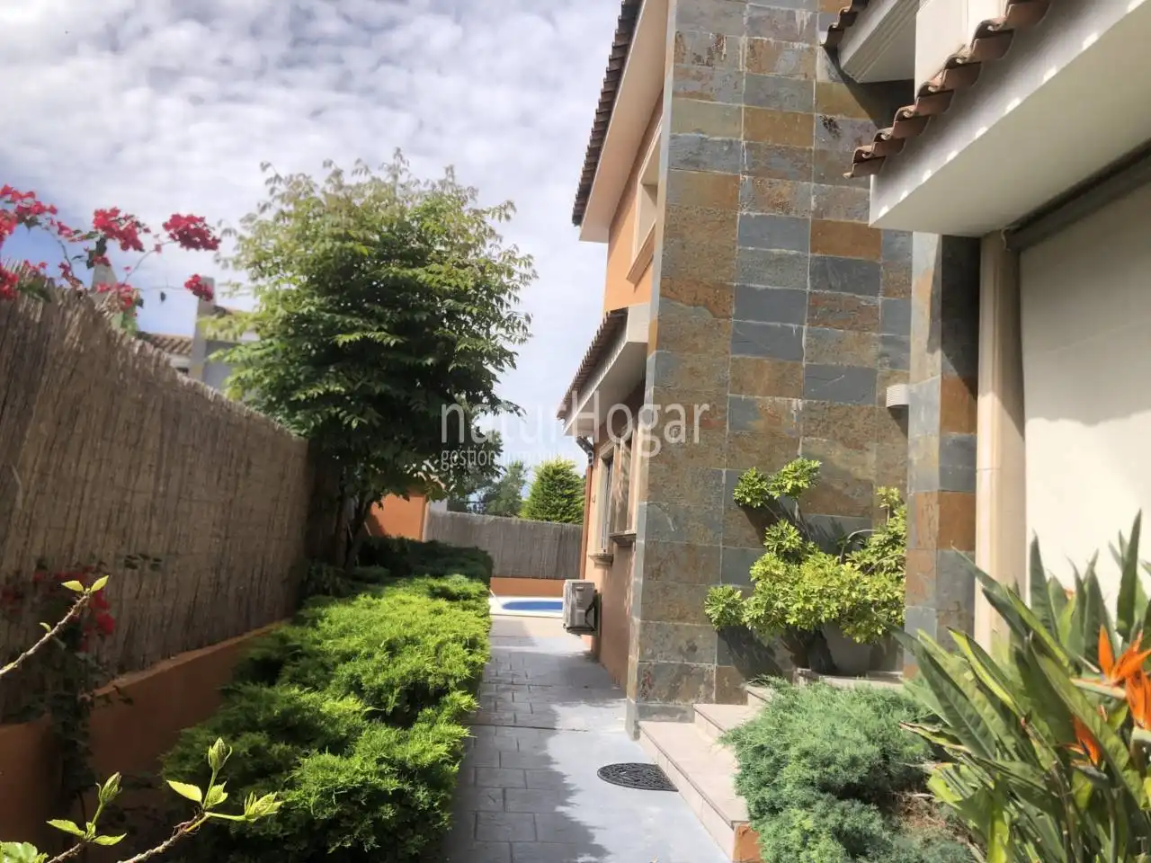 Vista exterior de Casa o chalet de alquiler en Paterna con Aire acondicionado, Calefacción y Jardín privado