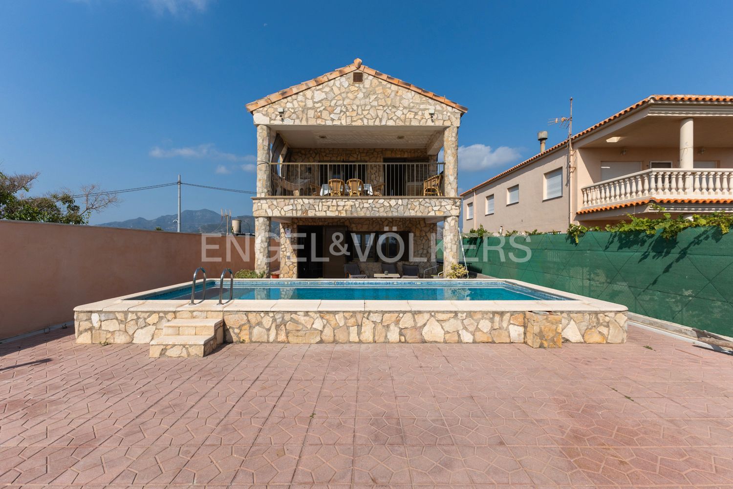 Vista exterior de Casa o xalet de lloguer en Tavernes de la Valldigna amb Calefacció, Terrassa i Piscina