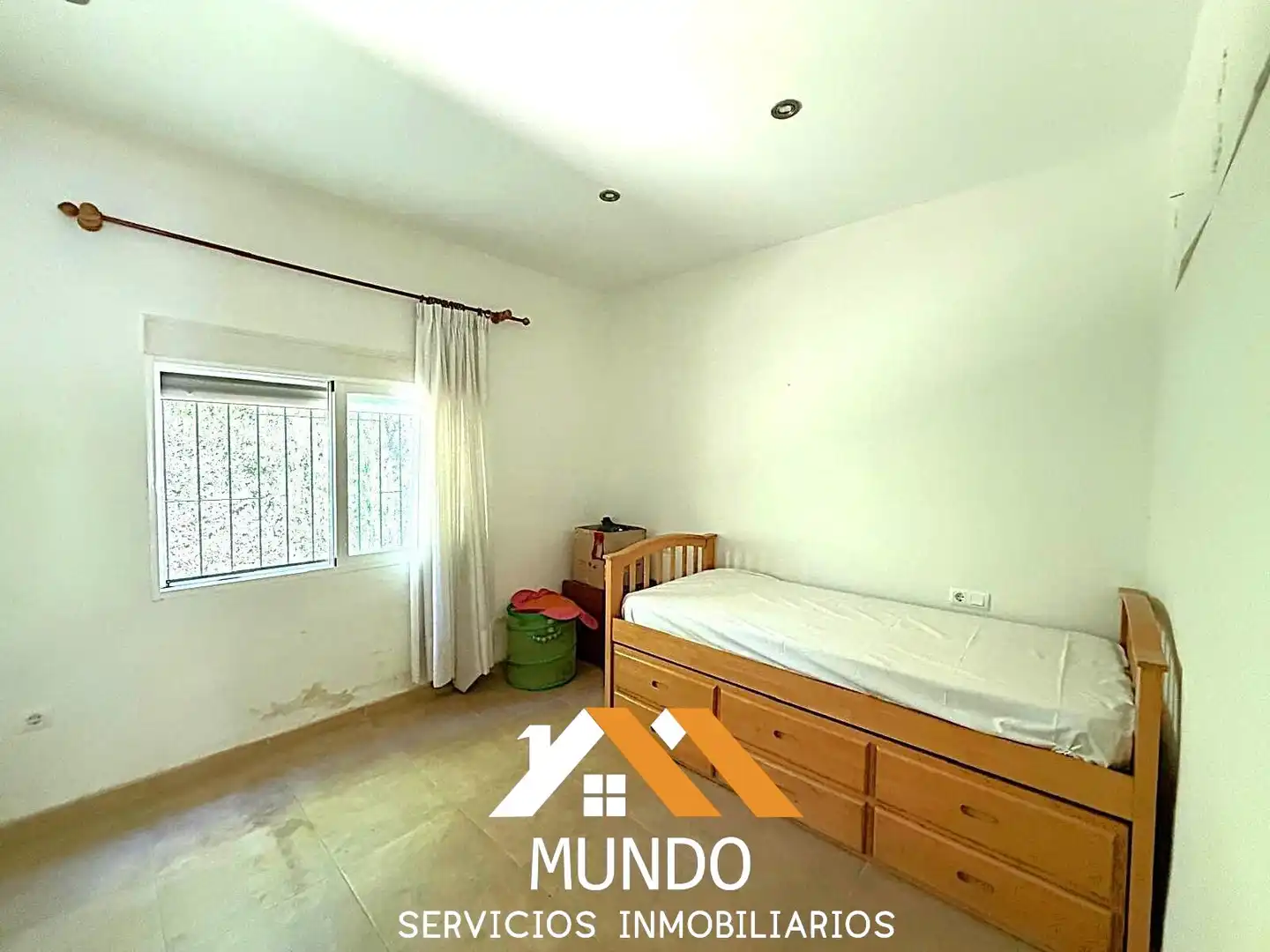 Vista exterior de Casa o chalet en venta en Paterna con Aire acondicionado, Terraza y Trastero
