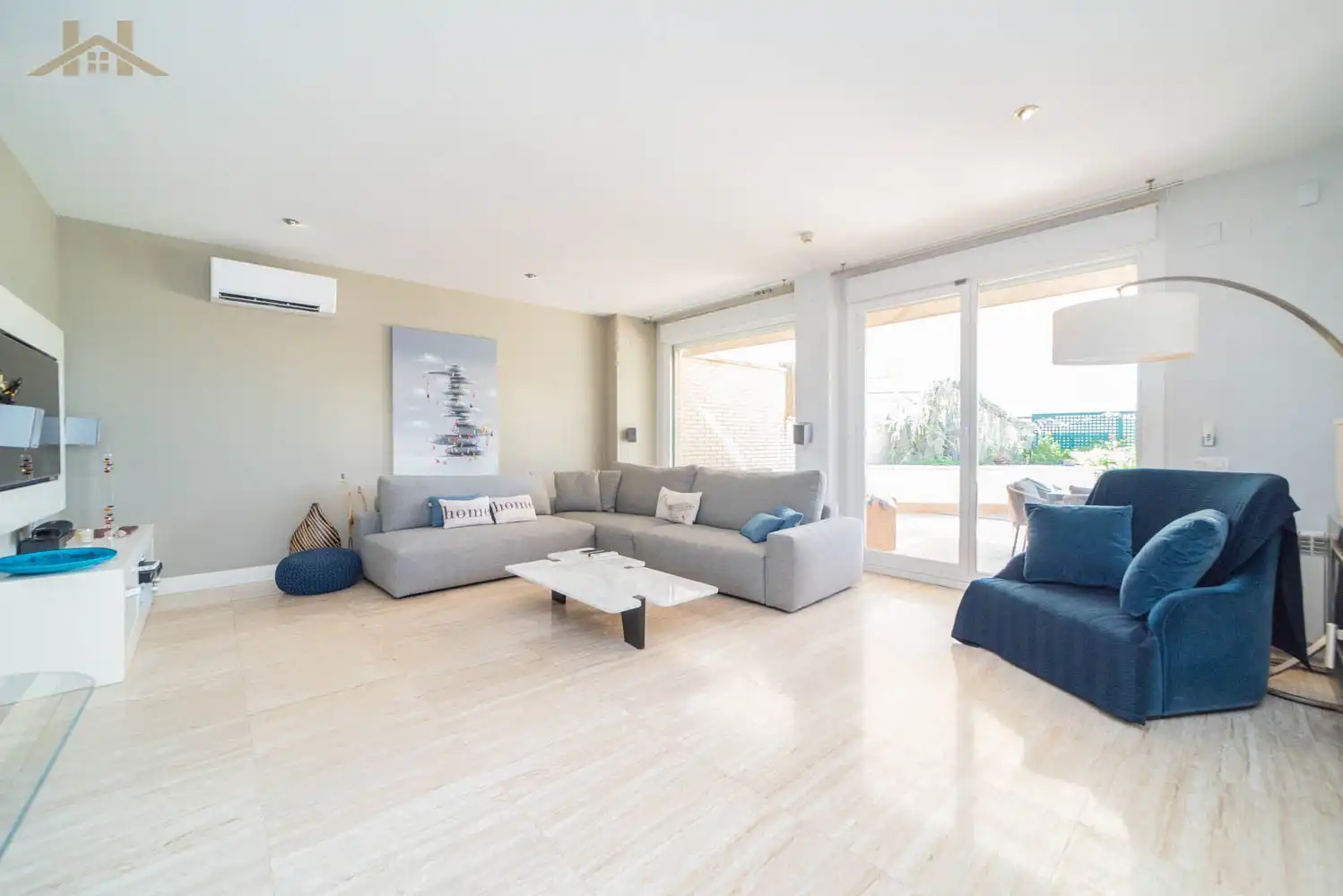 Sala d'estar de Casa o xalet en venda en Pozuelo de Alarcón amb Aire condicionat, Calefacció i Jardí privat