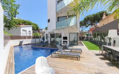 Piscina de Casa o xalet en venda en Castelldefels amb Aire condicionat, Calefacció i Jardí privat