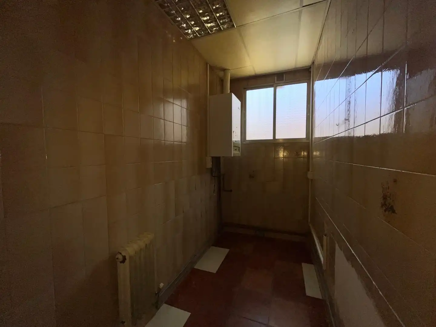 Badezimmer von Geschaftsraum zur Miete in Tudela de Duero mit Heizung und Parkett