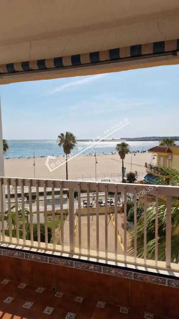 Flat with terrace for sale in Paseo Marítimo, imagen 3